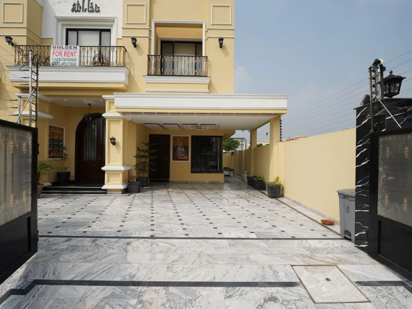 This luxurious 1 Kanal fully furnished house is available for rent