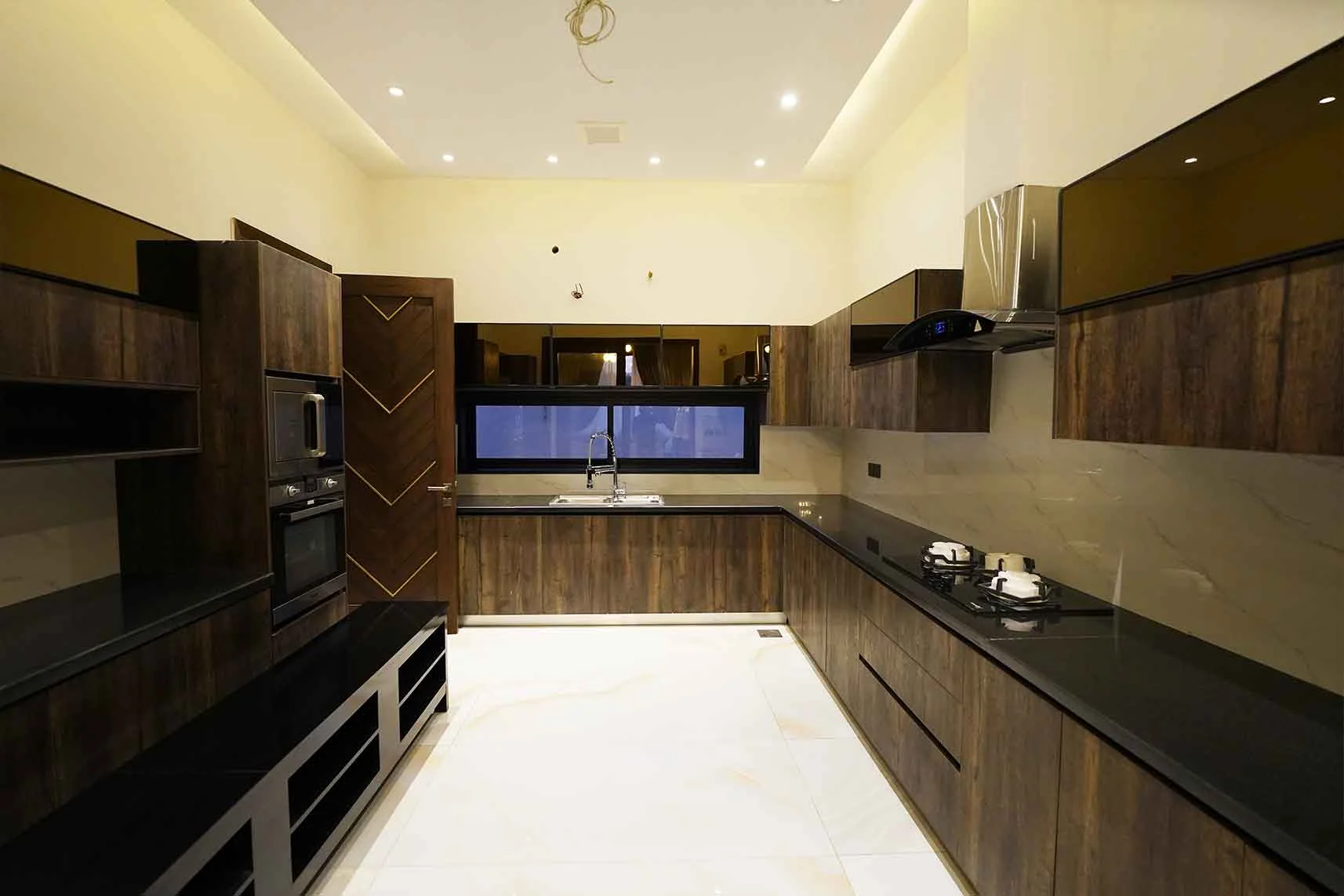 1 kanal Fully Furnished Corner House