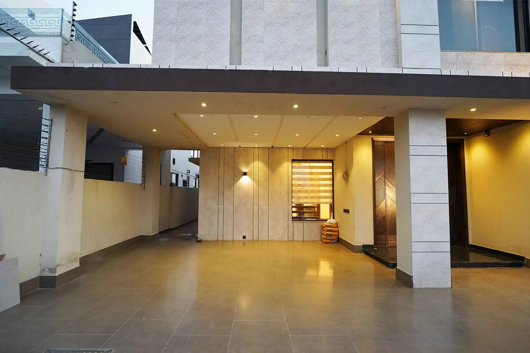 1 kanal Fully Furnished Corner House