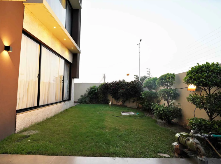 1 kanal Fully Furnished Corner House