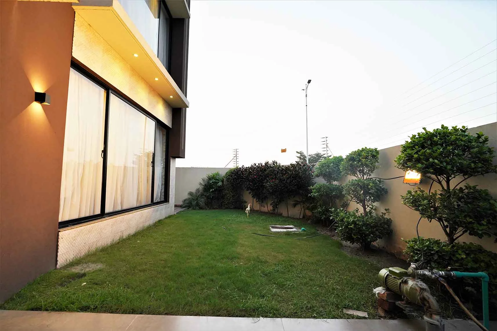 1 kanal Fully Furnished Corner House