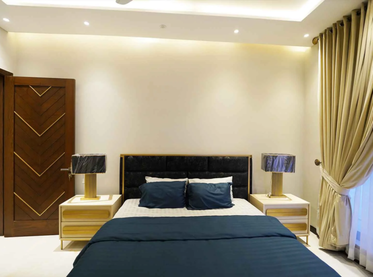 1 kanal Fully Furnished Corner House