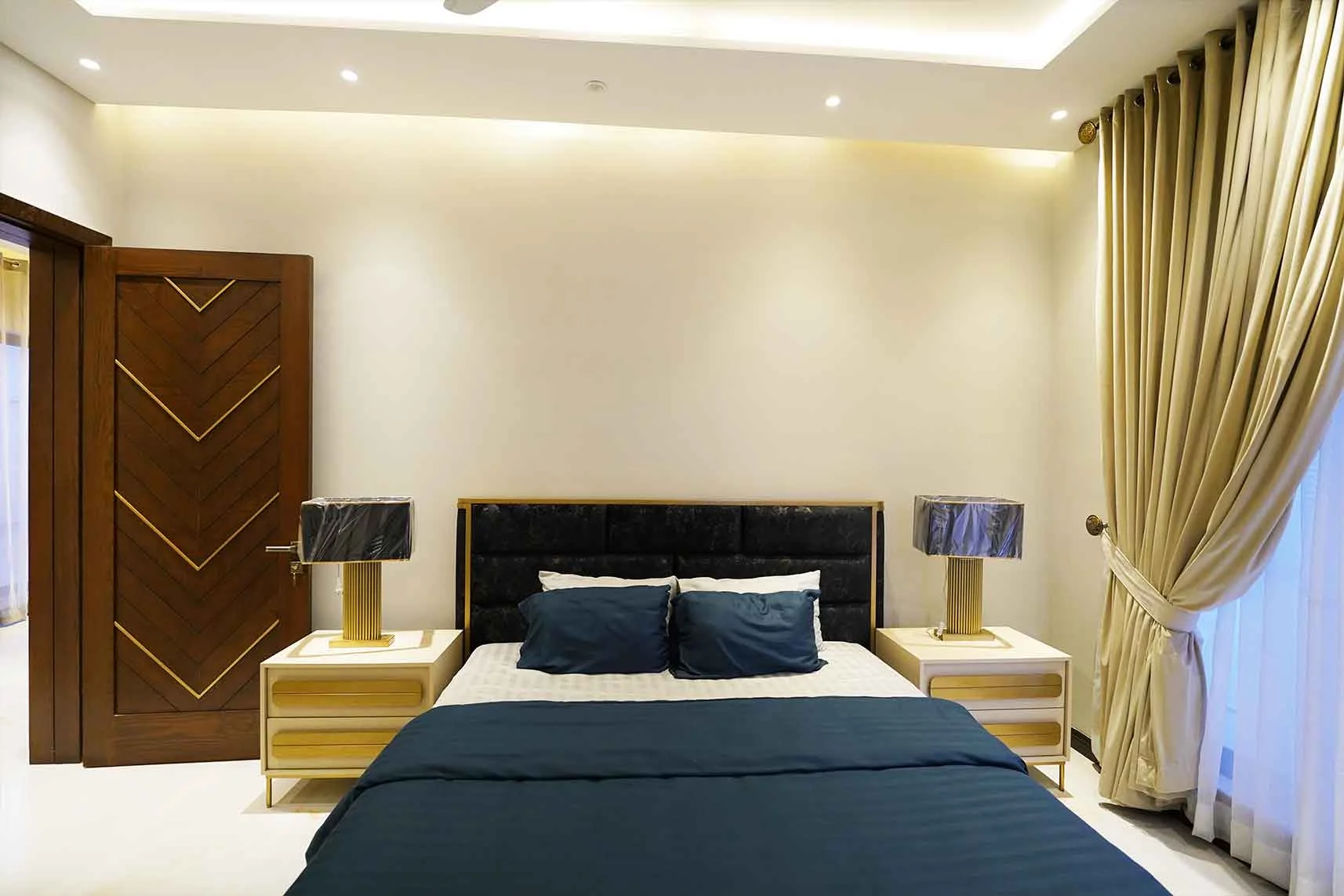 1 kanal Fully Furnished Corner House