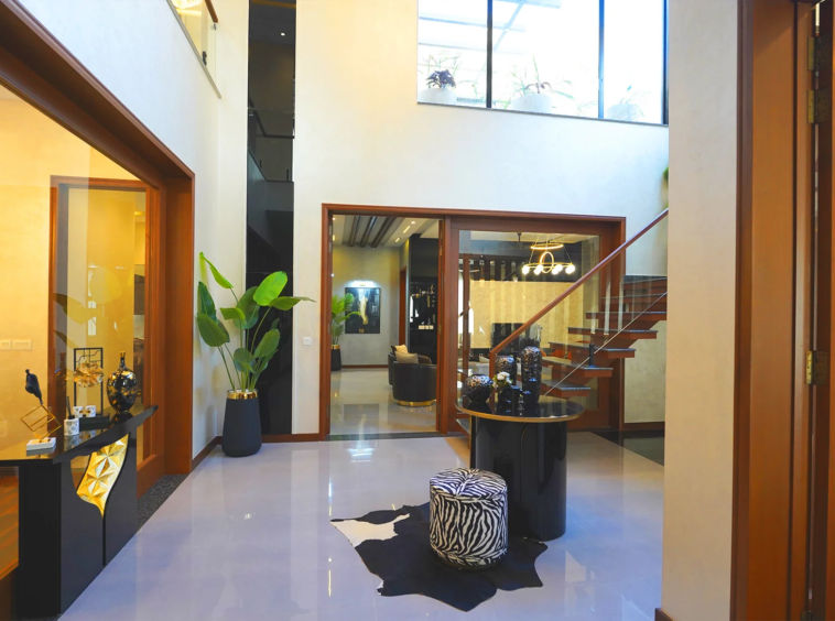 Luxury Fully Furnished 1 Kanal House in DHA Lahore