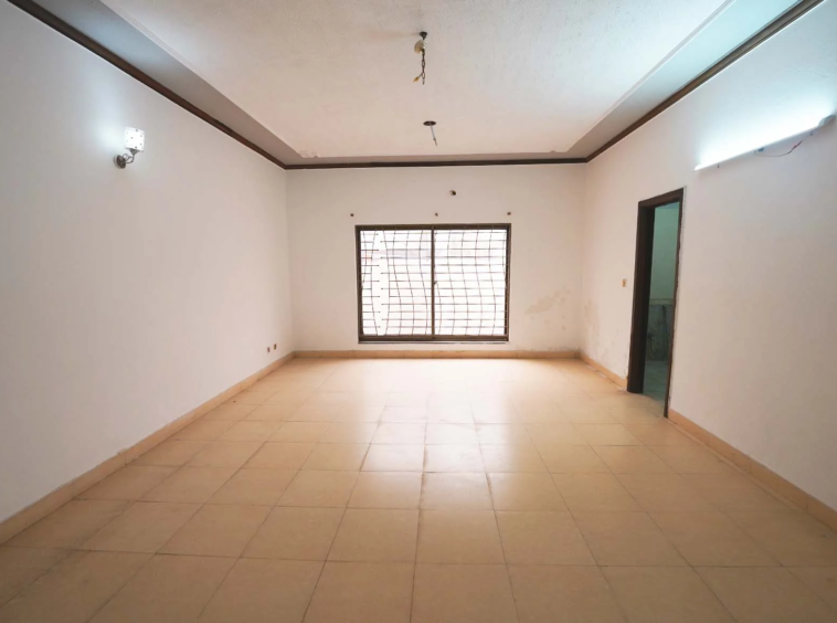 Stunning 2 Kanal House For Sale in Phase 8 DHA Lahore