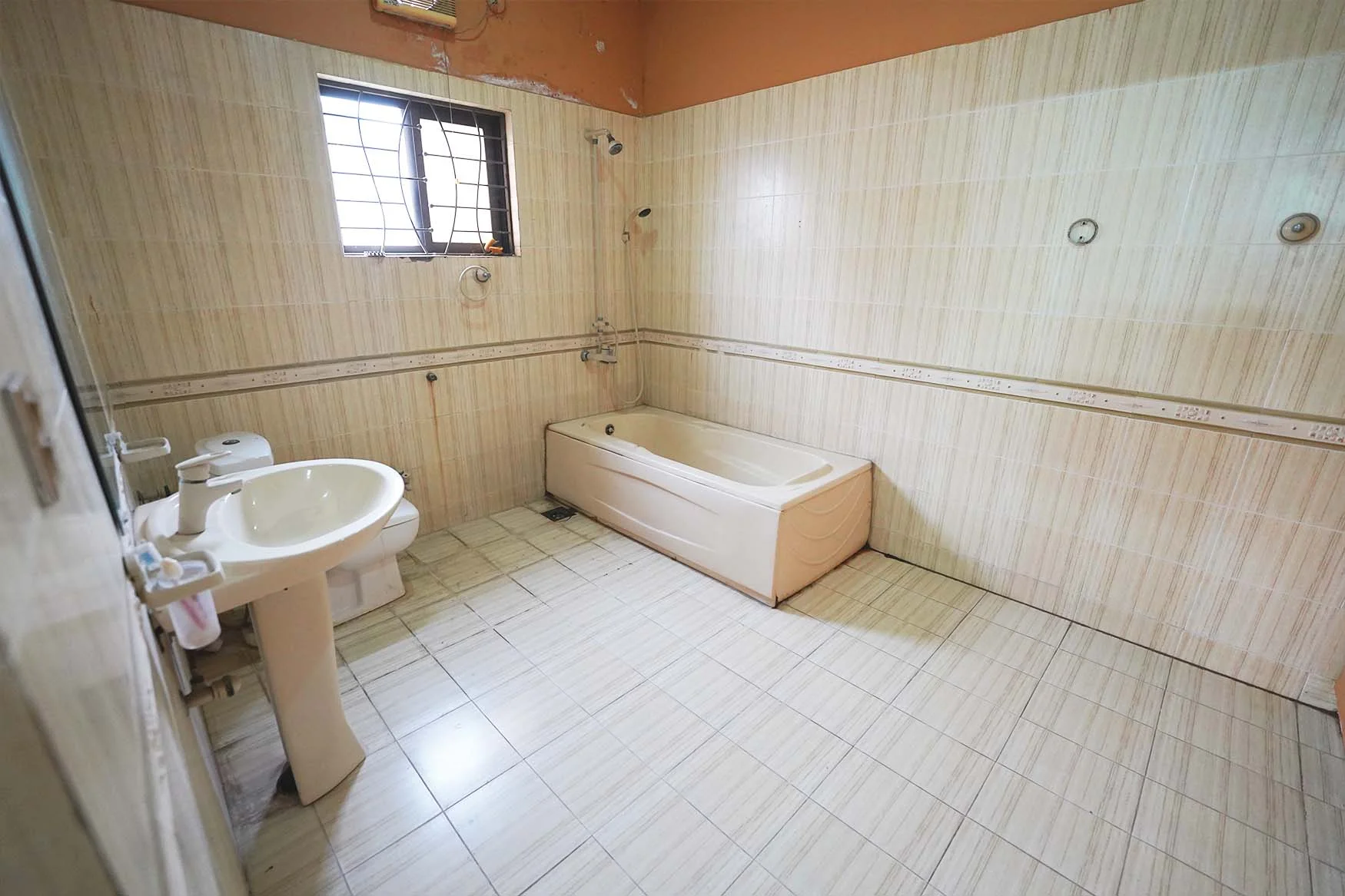 Stunning 2 Kanal House For Sale in Phase 8 DHA Lahore