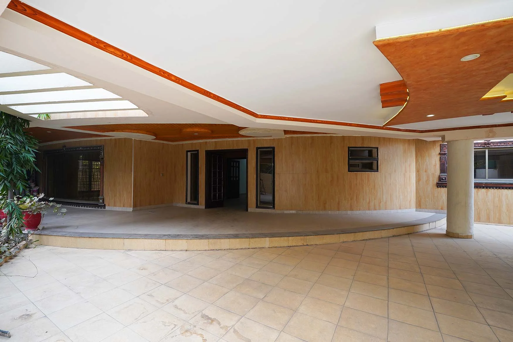 Stunning 2 Kanal House For Sale in Phase 8 DHA Lahore