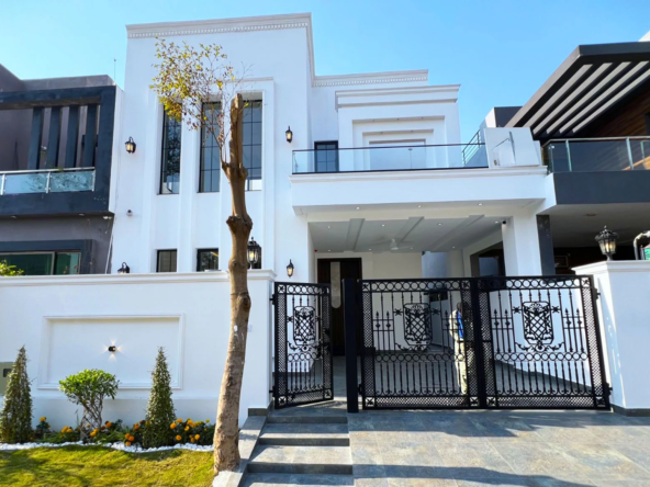 8 Marla House for Sale in DHA 9 Town Lahore